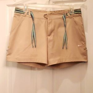 Nike Women's Small 4-6 Golf Shorts with Built-In Belt & Adjustable Length
